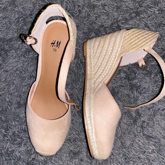 Pink strapped wedges - Picture 2 of 4